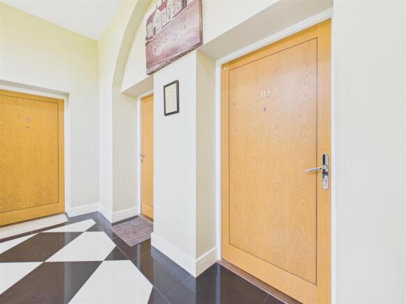 2 bed Apartment for sale Image 9