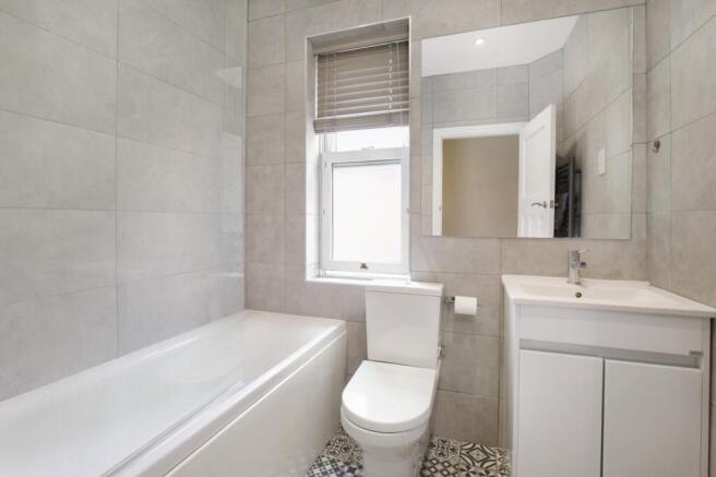 3 bed Flat to rent Image 7