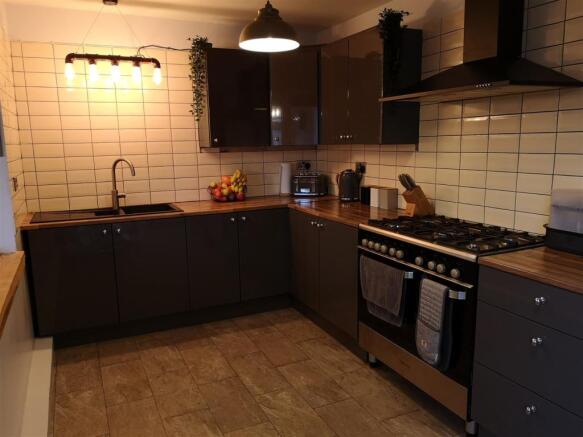 KITCHEN/ BREAKFAST ROOM