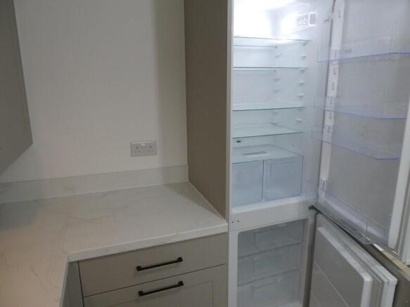 4 bed Semi-Detached to rent Image 4