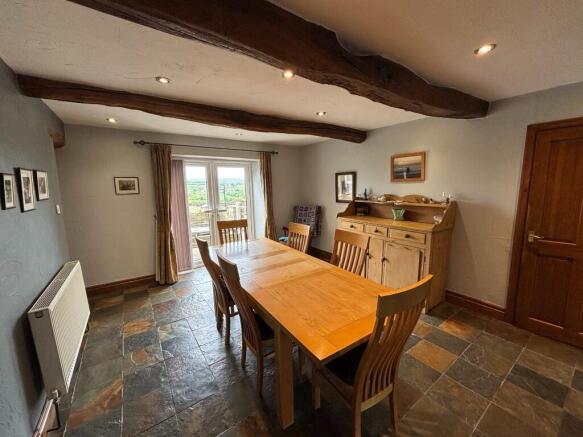 6 bed Detached for sale Image 9