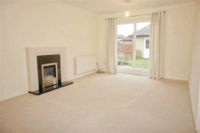 DUAL ASPECT LIVING ROOM