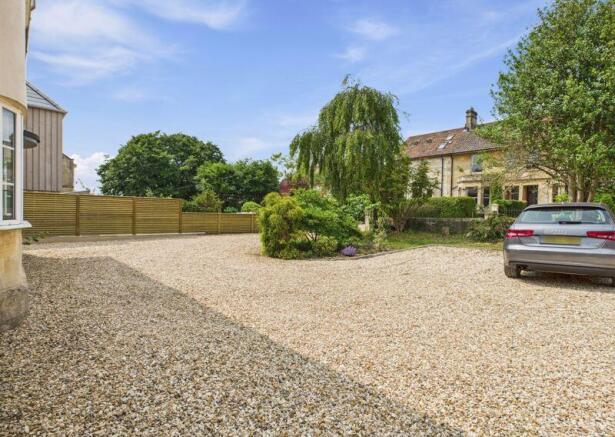 Driveway to front