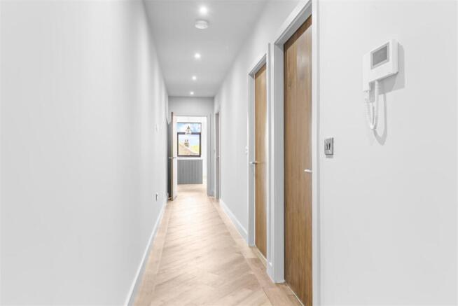 2 bed Apartment for sale Image 6
