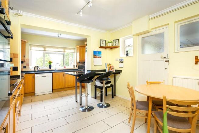 Kitchen/B'fast Room