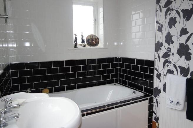 En-Suite Bathroom