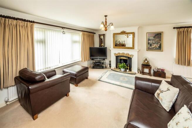 3 bed Detached Bungalow for sale Image 4