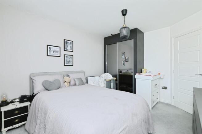4 bed Detached for sale Image 11
