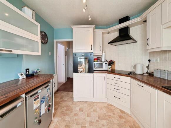 2 bed Semi-Detached Bungalow for sale Image 5