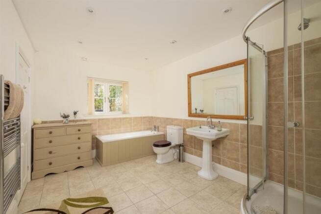 5 bed House for sale Image 12