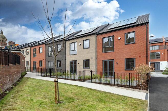 3 bed Town House for sale Image 11