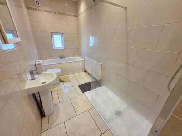 3 bed Terraced for sale Image 11