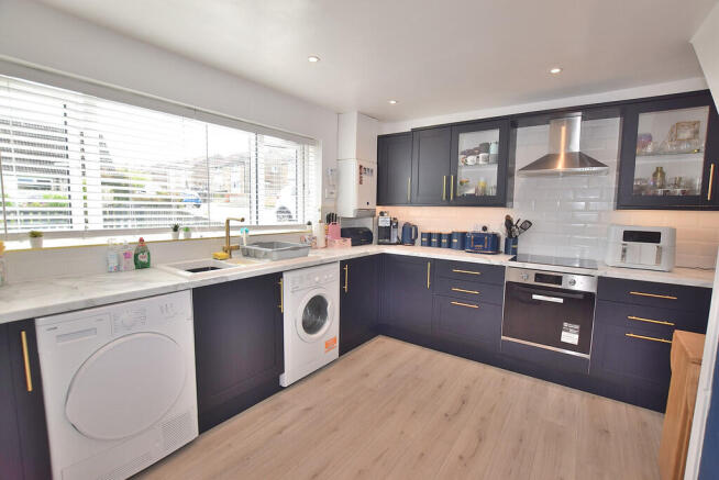 3 bed Semi-Detached for sale Image 7