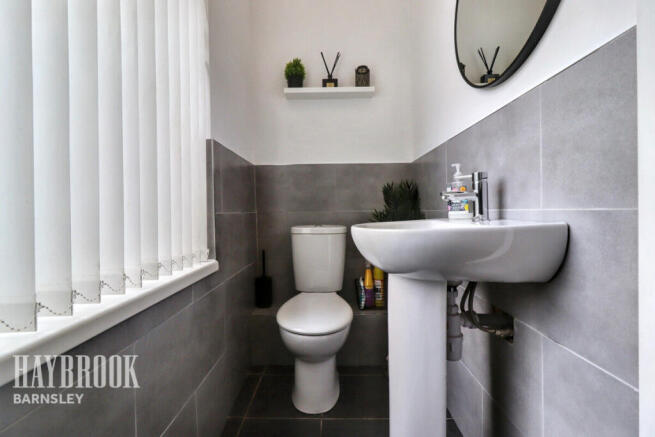3 bed Semi-Detached for sale Image 8
