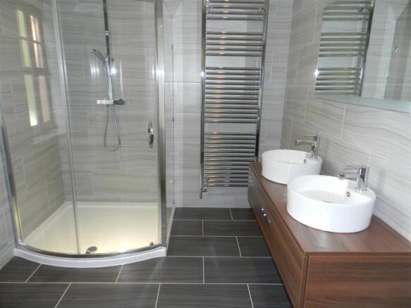LUXURY EN-SUITE SHOW