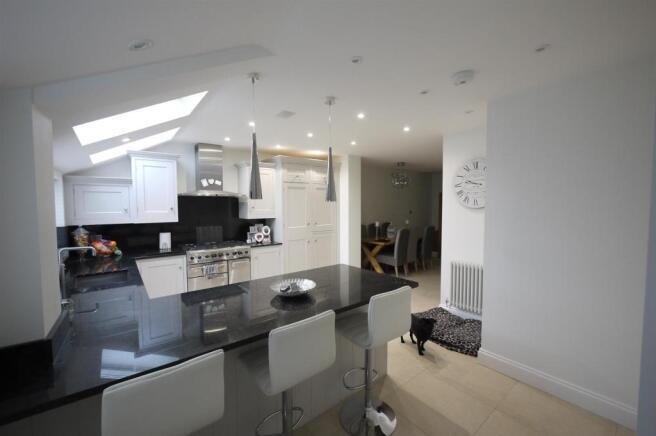 Kitchen/Breakfast Room:-