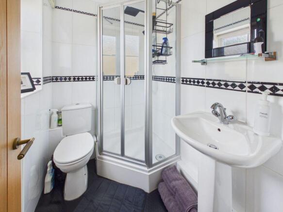 5 bed Detached for sale Image 7