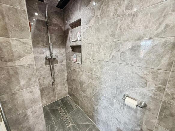 4 bed Semi-Detached for sale Image 12