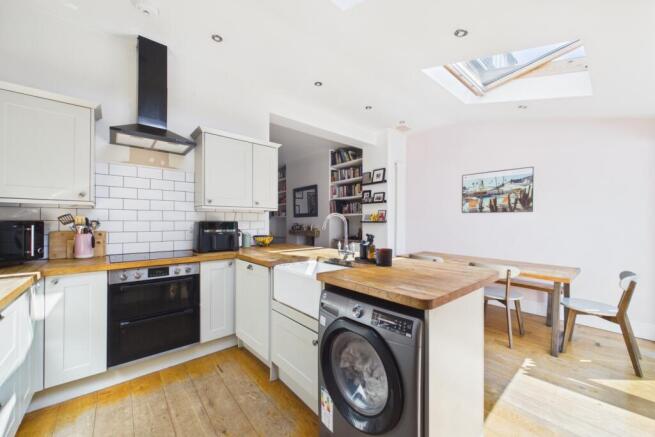 4 bed Terraced for sale Image 4