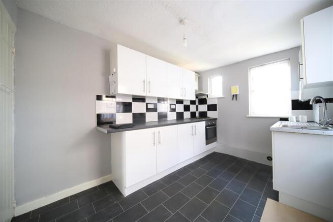 KITCHEN 2.JPG