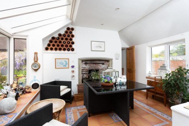 5 bed House for sale Image 6