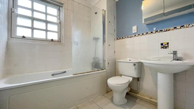 Family Bathroom.JPG