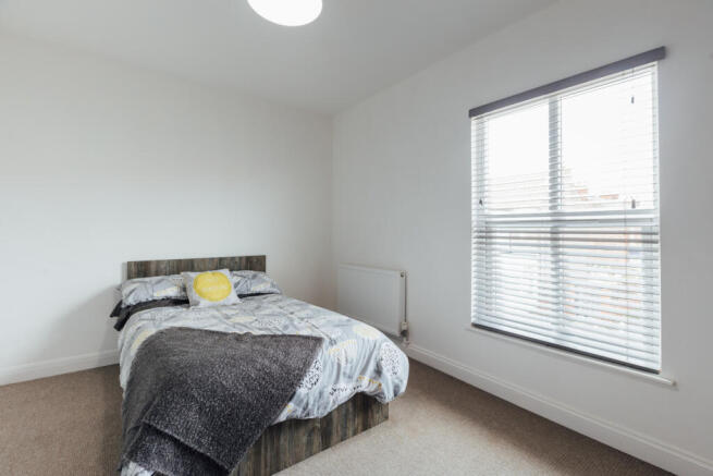 4 bed House to rent Image 12