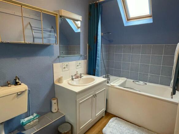 Bathroom.jpg