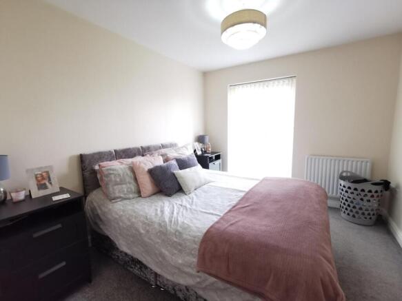 2 bed Flat to rent Image 4