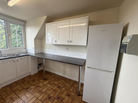 2 bed Apartment to rent Image 5