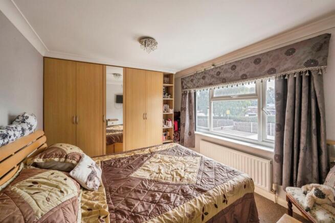 3 bed Town House for sale Image 9