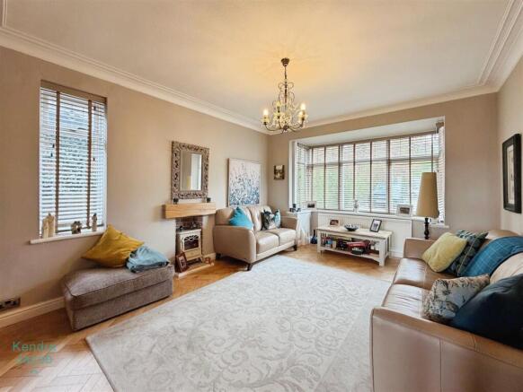 4 bed Detached for sale Image 5
