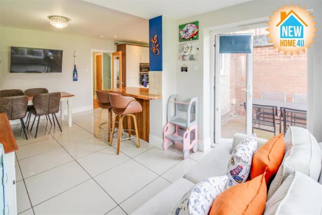 KITCHEN / DINING / DAY ROOM: