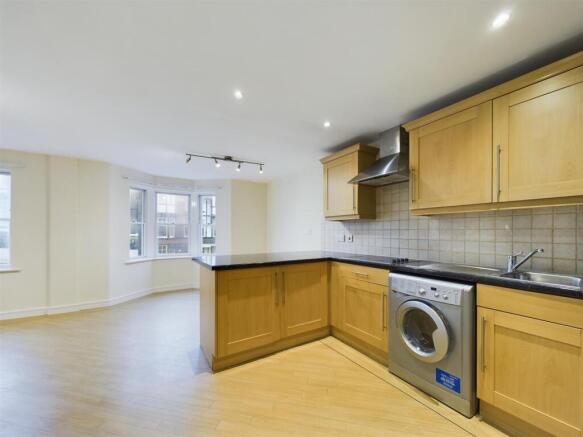 2 bed Apartment for sale Image 5