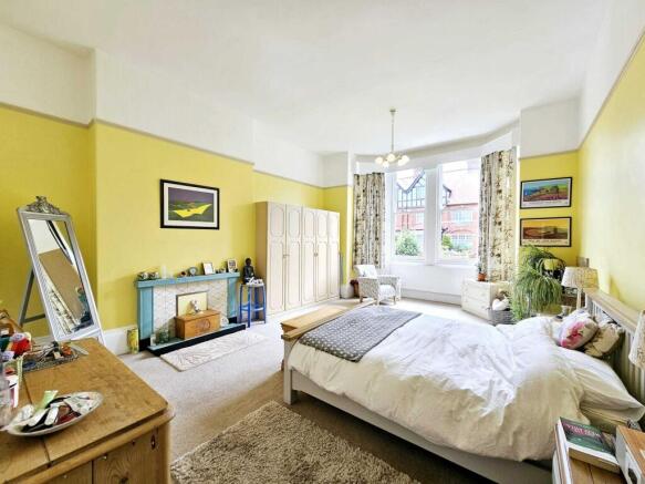 3 bed Flat for sale Image 10