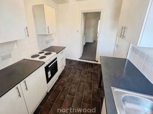 2 bed Terraced to rent Image 2