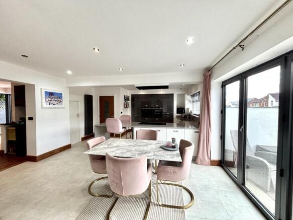4 bed Detached for sale Image 5