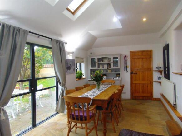 Dining room.jpg