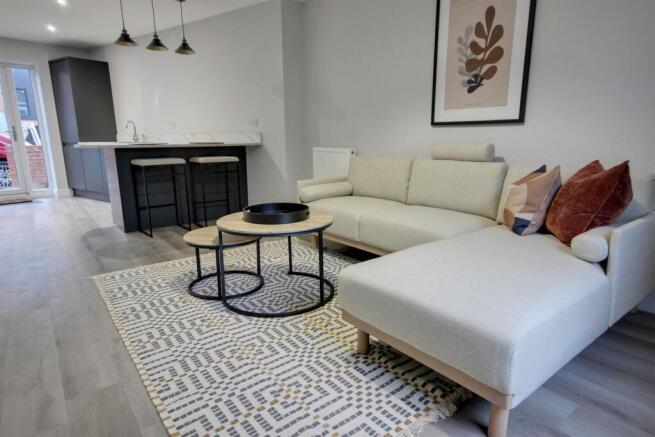 2 bed Apartment for sale Image 4