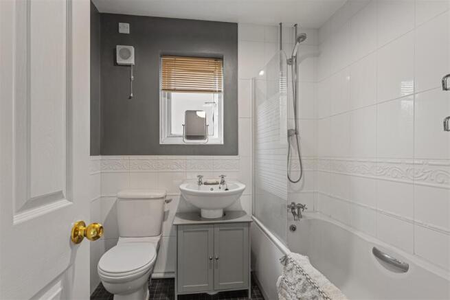 4 bed Detached for sale Image 11