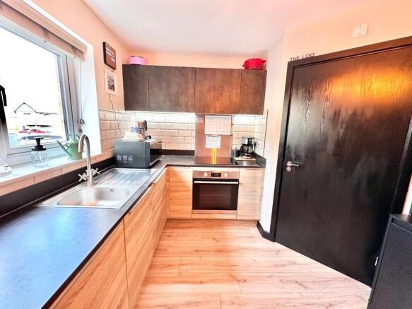 2 bed Semi-Detached for sale Image 7