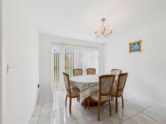 4 bed Detached for sale Image 9