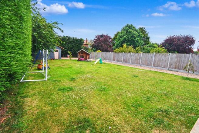 5 bed Detached for sale Image 10