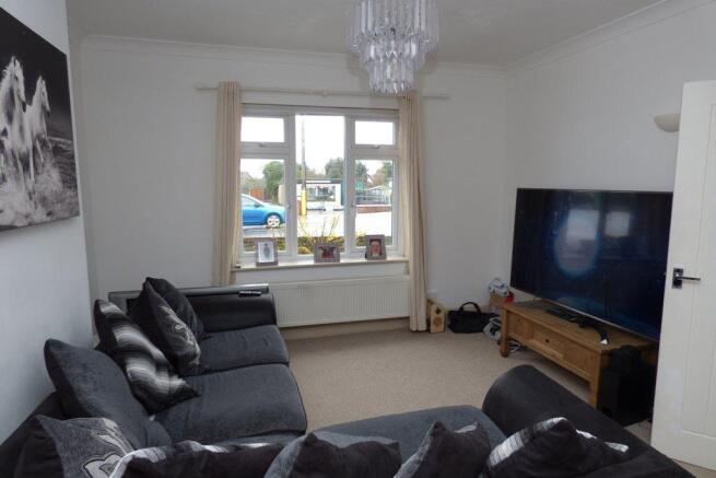 Ferry Road, lounge