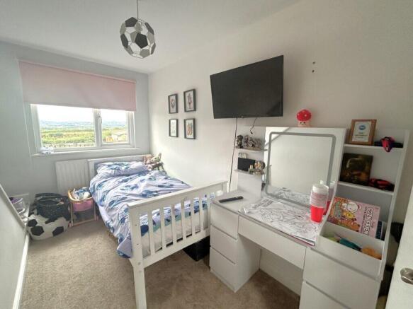 4 bed Semi-Detached Bungalow for sale Image 12