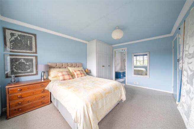 4 bed Detached for sale Image 6