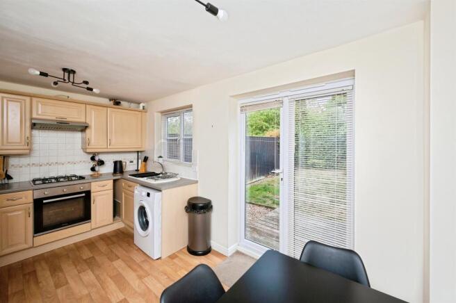 3 bed Town House for sale Image 9