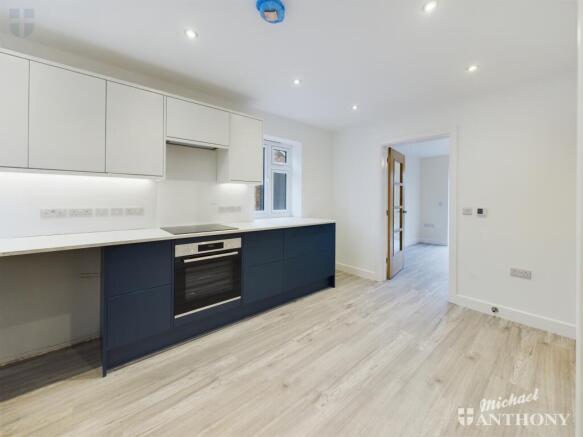 CAM03852G0-PR0156-STILL001