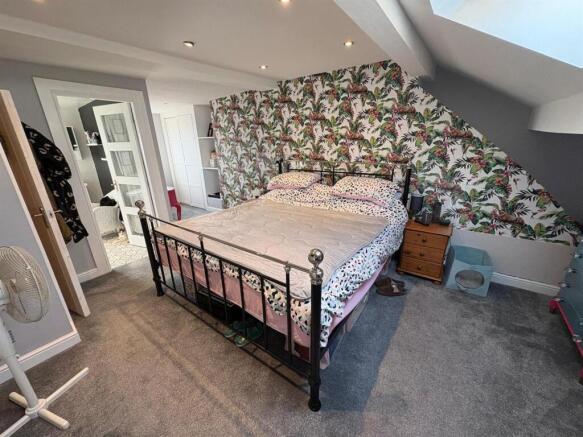 4 bed Terraced for sale Image 8
