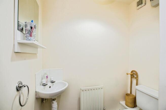 3 bed Terraced for sale Image 12